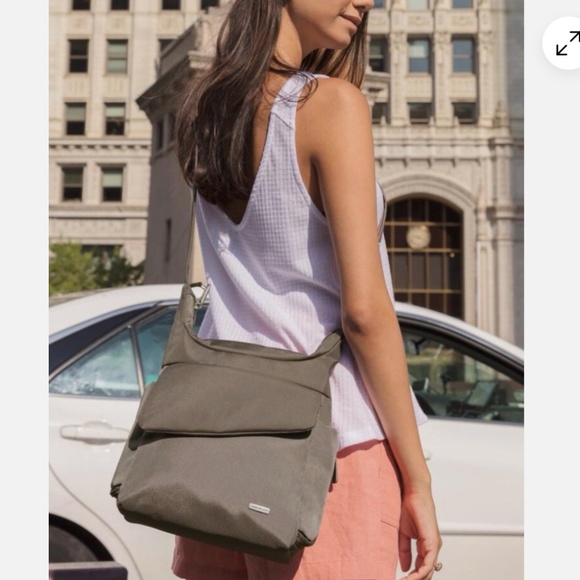 Travelon Anti-Theft Classic Messenger Bag RFID Blocking Crossbody 10" X 1" X 4" - Picture 1 of 16